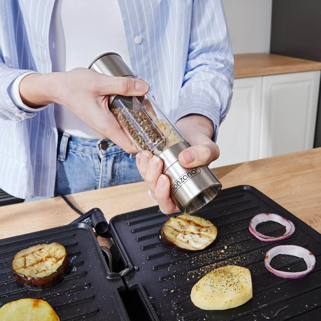 MONZANA® Salz und Pfeffermühle 2in1 2er Set Edelstahl Gewürzmühle mit Keramikmahlwerk Verstellbar für Salz Pfeffer Chili Kräuter BPA-frei mit Deckeln — Ansicht 4